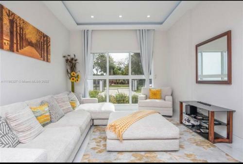 Villa ??? The White House In Miami ??? 1.15acre 4600 Sqft