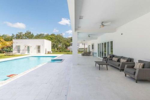 Villa ??? The White House In Miami ??? 1.15acre 4600 Sqft