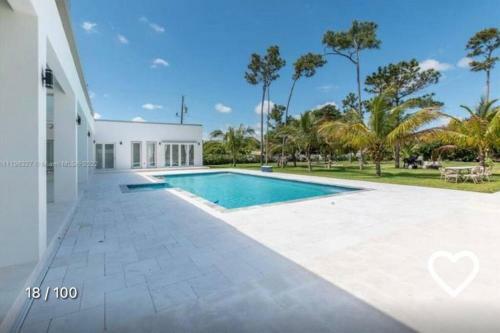 Villa ??? The White House In Miami ??? 1.15acre 4600 Sqft
