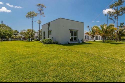 Villa ??? The White House In Miami ??? 1.15acre 4600 Sqft