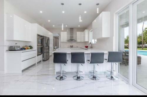 Villa ??? The White House In Miami ??? 1.15acre 4600 Sqft