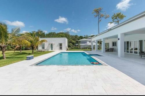 Villa ??? The White House In Miami ??? 1.15acre 4600 Sqft