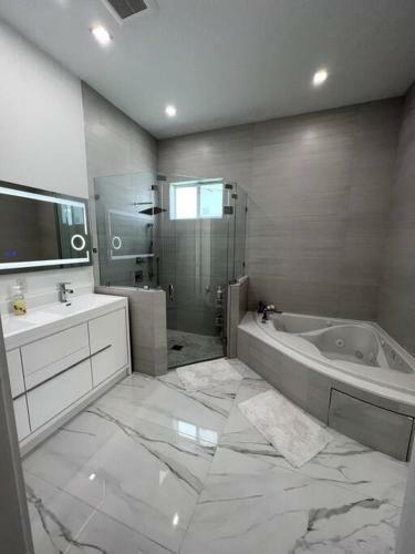 Villa ??? The White House In Miami ??? 1.15acre 4600 Sqft