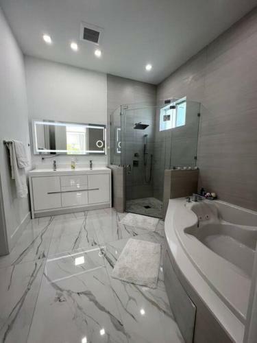 Villa ??? The White House In Miami ??? 1.15acre 4600 Sqft