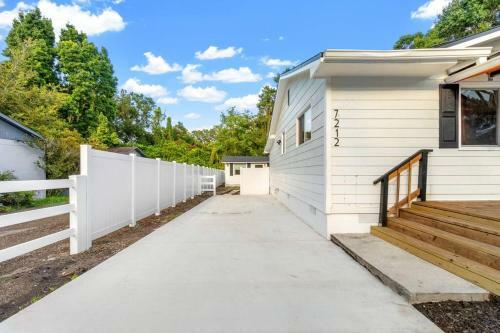 Spacious Industrial Style Studio Guesthouse Near Tampa