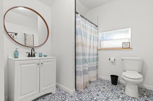 Spacious Industrial Style Studio Guesthouse Near Tampa