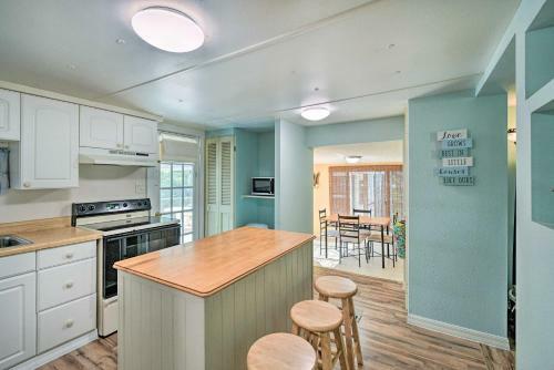 Peaceful Satsuma Escape With Dunns Creek Access