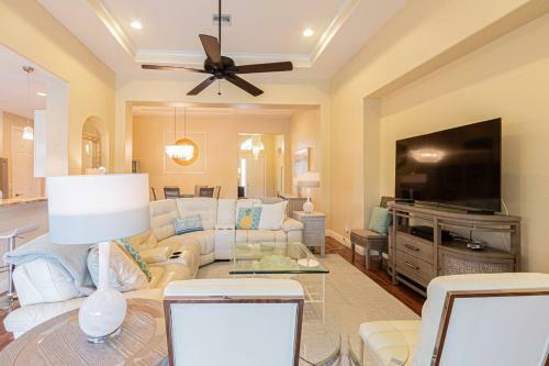 Aviano Dr With Lake View