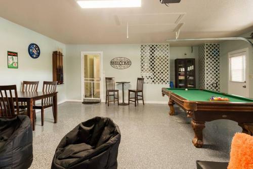 Spacious Home W/ Heated Pool, Game & Bunk Room!