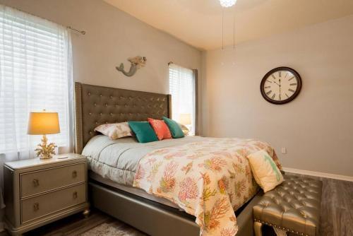 Spacious Home W/ Heated Pool, Game & Bunk Room!
