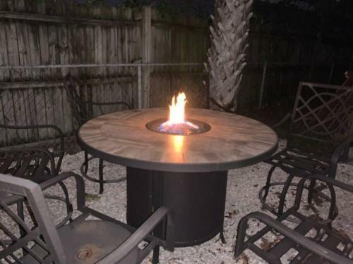 Beachy 3b/2ba Getaway! Minutes To Beaches/downtown