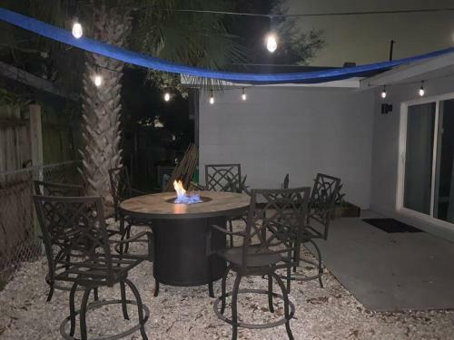 Beachy 3b/2ba Getaway! Minutes To Beaches/downtown