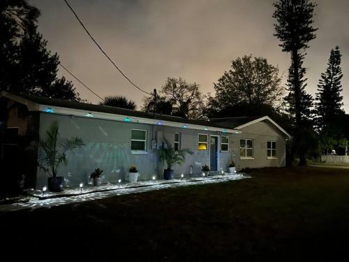 Beachy 3b/2ba Getaway! Minutes To Beaches/downtown