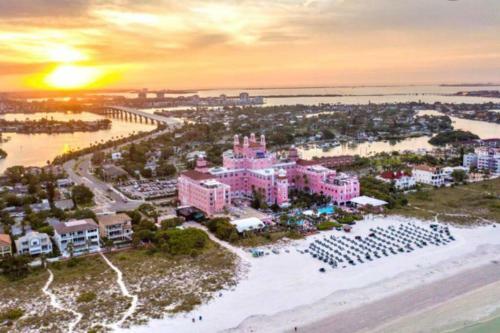 Beachy 3b/2ba Getaway! Minutes To Beaches/downtown