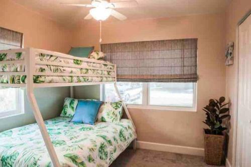 Beachy 3b/2ba Getaway! Minutes To Beaches/downtown
