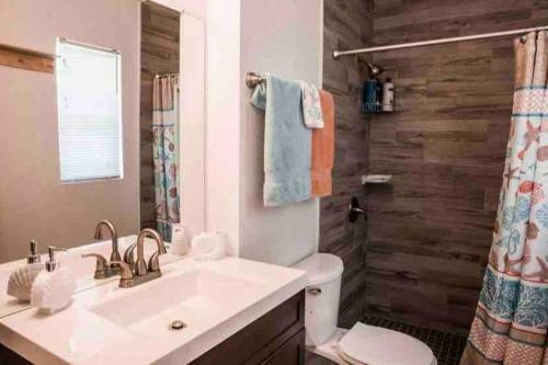 Beachy 3b/2ba Getaway! Minutes To Beaches/downtown