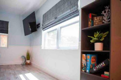 Beachy 3b/2ba Getaway! Minutes To Beaches/downtown