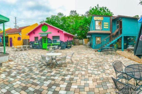 Beachy 3b/2ba Getaway! Minutes To Beaches/downtown