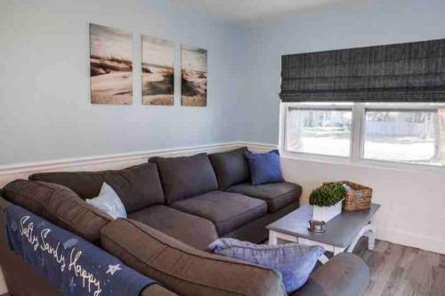 Beachy 3b/2ba Getaway! Minutes To Beaches/downtown
