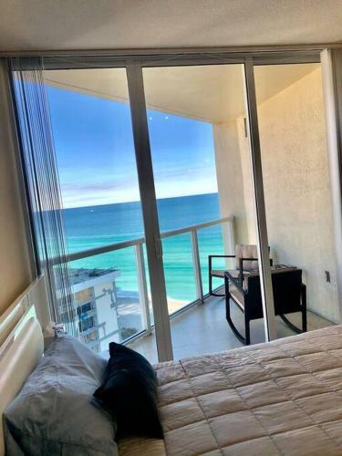 Apartamento Gorgeous Oceanfront Sunny Isles Beach Condo