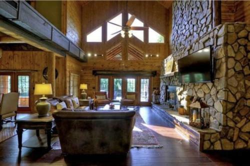 Fox Run Lodge - Pet Friendly
