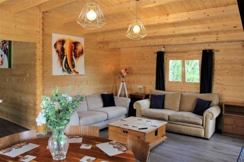 Stunning 5-bed Cabin In Ashton Under Hill