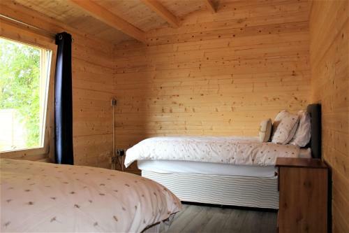 Stunning 5-bed Cabin In Ashton Under Hill