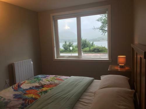 Appin, Beautiful Lochside Apartment With Balcony