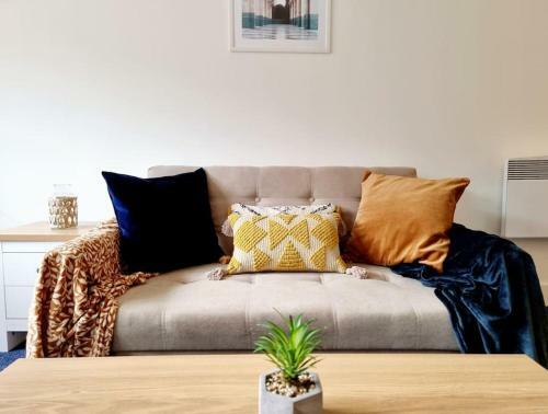 Unique 1-bed Serviced Apartment With Free Parking