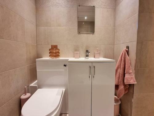 Unique 1-bed Serviced Apartment With Free Parking