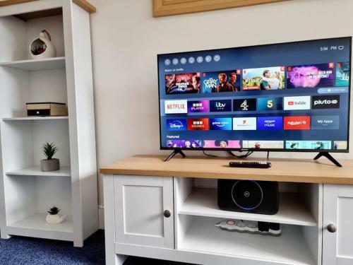 Unique 1-bed Serviced Apartment With Free Parking