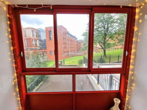 Unique 1-bed Serviced Apartment With Free Parking