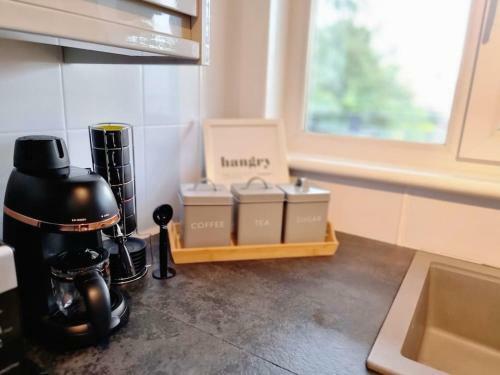 Unique 1-bed Serviced Apartment With Free Parking