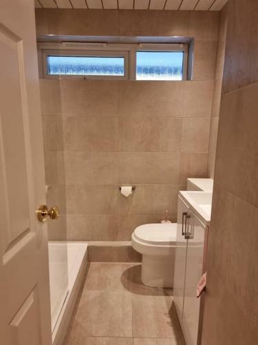 Unique 1-bed Serviced Apartment With Free Parking