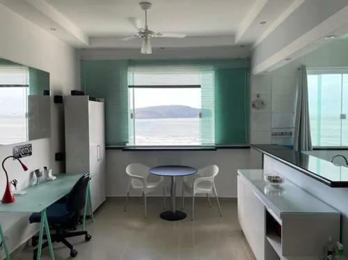 Apartamento Encantador Em Frente Ao Mar