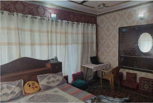 3 Kms To Dal Lake 2br In A Residential Home