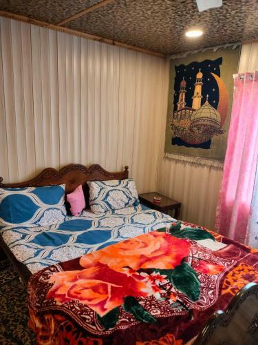 Exotic Young Shreen Houseboat