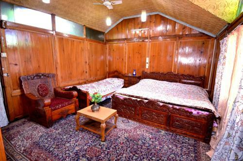 Exotic Young Shreen Houseboat