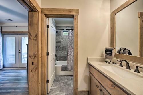 Charming Ellijay Escape Hot Tub And Game Room