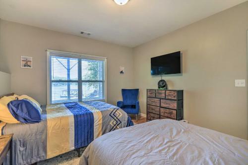 Lakefront Eatonton Getaway With Dock And Grill!