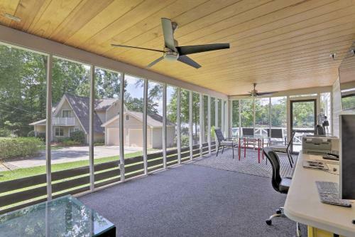 Charming Lakefront Retreat Dock And Boat Slip!