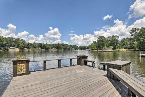 Charming Lakefront Retreat Dock And Boat Slip!
