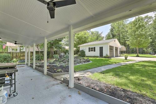 Charming Lakefront Retreat Dock And Boat Slip!