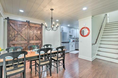 Charming Lakefront Retreat Dock And Boat Slip!