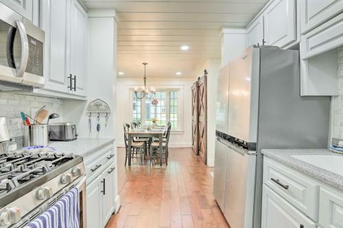 Charming Lakefront Retreat Dock And Boat Slip!