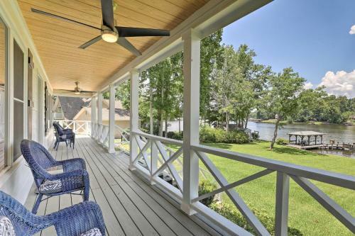 Charming Lakefront Retreat Dock And Boat Slip!