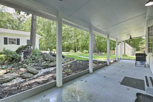 Charming Lakefront Retreat Dock And Boat Slip!