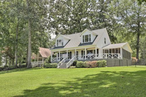 Charming Lakefront Retreat Dock And Boat Slip!