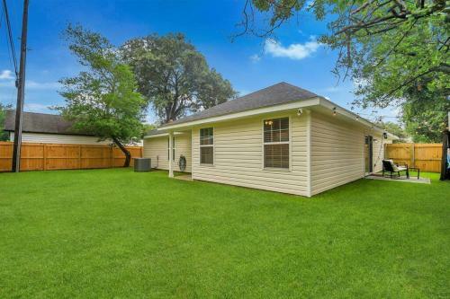 Beautiful New Construction Only 4 Min To Downtown!