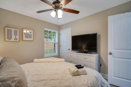 Beautiful New Construction Only 4 Min To Downtown!